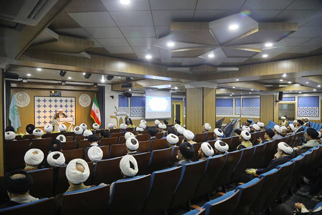 تجلیل از اساتید مجتمع آموزشی پژوهشی ائمه اطهار(ع)