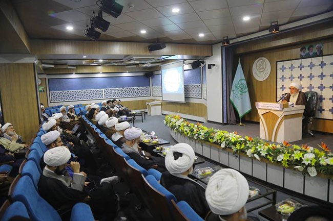 تجلیل از اساتید مجتمع آموزشی پژوهشی ائمه اطهار(ع)