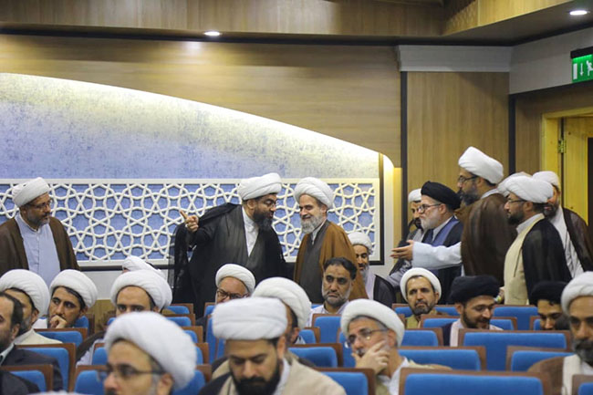 تجلیل از اساتید مجتمع آموزشی پژوهشی ائمه اطهار(ع)