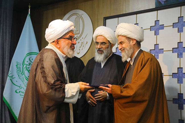 تجلیل از اساتید مجتمع آموزشی پژوهشی ائمه اطهار(ع)