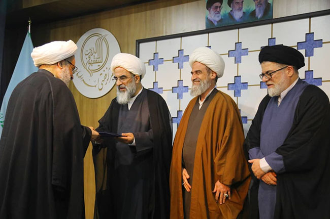 تجلیل از اساتید مجتمع آموزشی پژوهشی ائمه اطهار(ع)