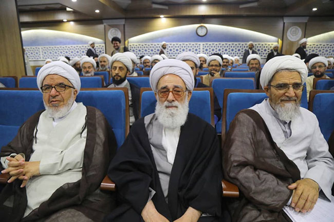 تجلیل از اساتید مجتمع آموزشی پژوهشی ائمه اطهار(ع)