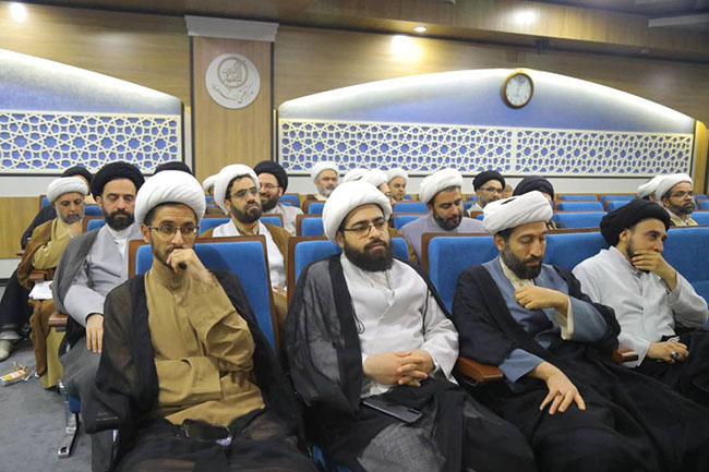 تجلیل از اساتید مجتمع آموزشی پژوهشی ائمه اطهار(ع)