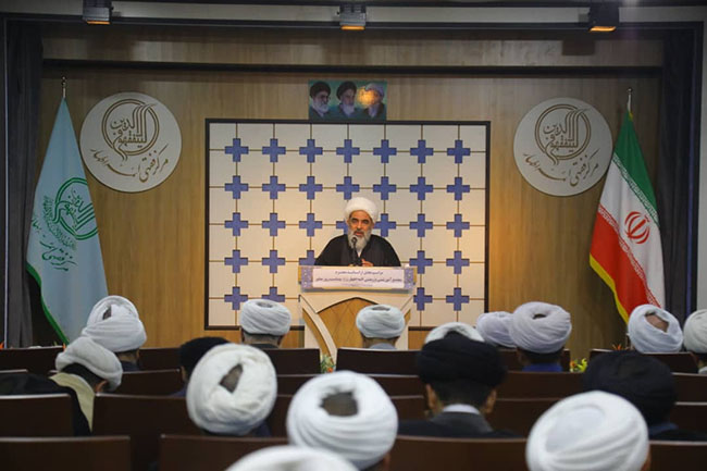 تجلیل از اساتید مجتمع آموزشی پژوهشی ائمه اطهار(ع)