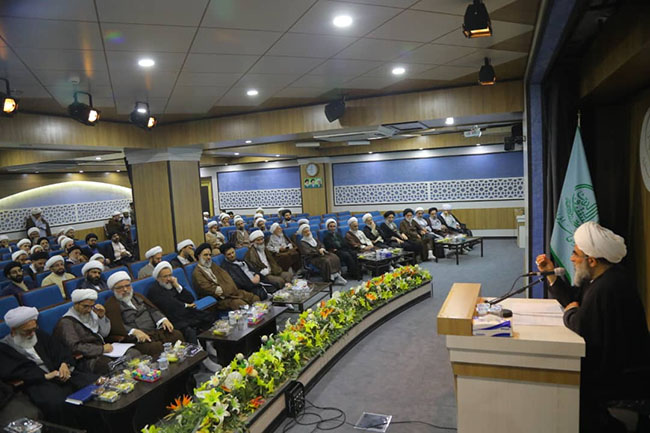 تجلیل از اساتید مجتمع آموزشی پژوهشی ائمه اطهار(ع)