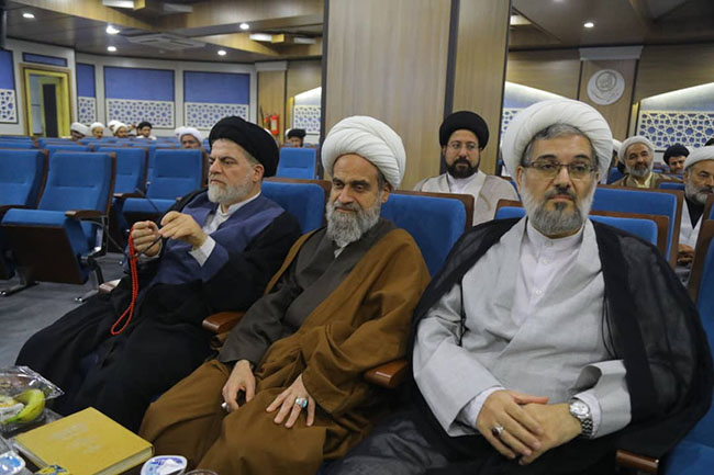 تجلیل از اساتید مجتمع آموزشی پژوهشی ائمه اطهار(ع)