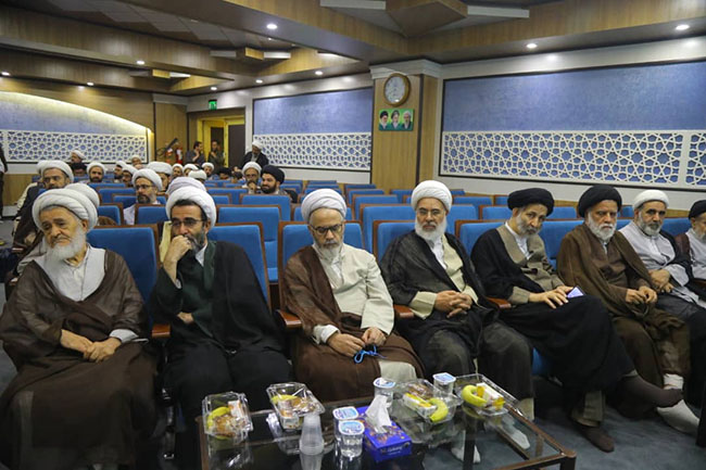 تجلیل از اساتید مجتمع آموزشی پژوهشی ائمه اطهار(ع)