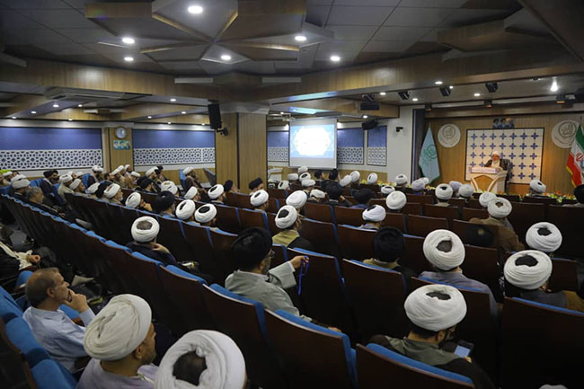 تجلیل از اساتید مجتمع آموزشی پژوهشی ائمه اطهار(ع)