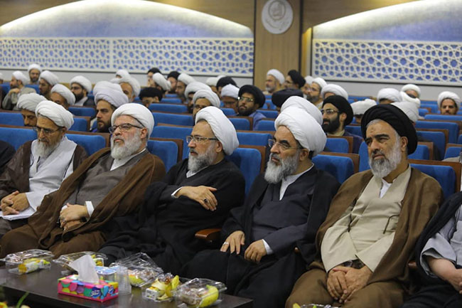 تجلیل از اساتید مجتمع آموزشی پژوهشی ائمه اطهار(ع)