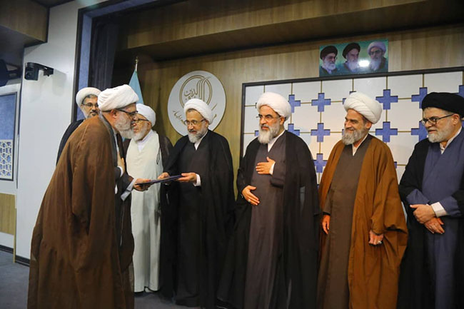 تجلیل از اساتید مجتمع آموزشی پژوهشی ائمه اطهار(ع)