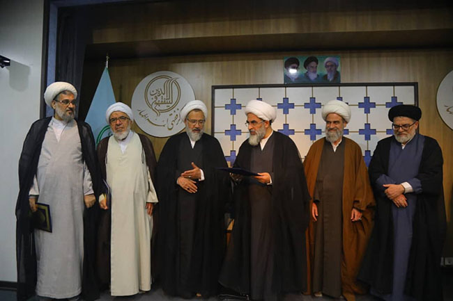 تجلیل از اساتید مجتمع آموزشی پژوهشی ائمه اطهار(ع)