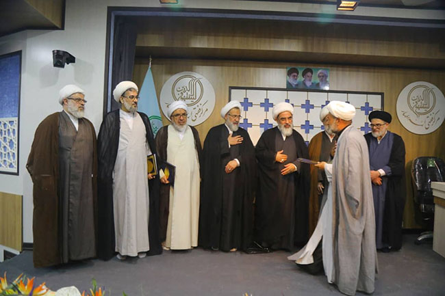 تجلیل از اساتید مجتمع آموزشی پژوهشی ائمه اطهار(ع)