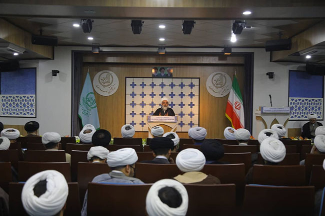 تجلیل از اساتید مجتمع آموزشی پژوهشی ائمه اطهار(ع)