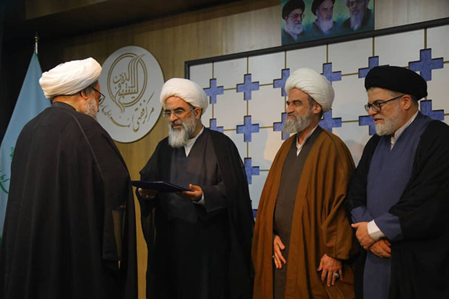 تجلیل از اساتید مجتمع آموزشی پژوهشی ائمه اطهار(ع)