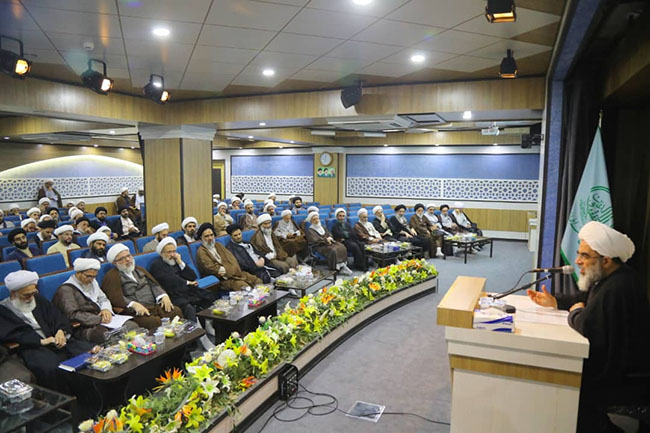 تجلیل از اساتید مجتمع آموزشی پژوهشی ائمه اطهار(ع)