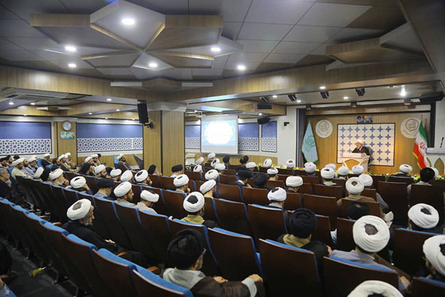 تجلیل از اساتید مجتمع آموزشی پژوهشی ائمه اطهار(ع)