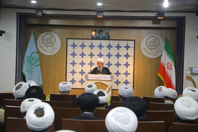 تجلیل از اساتید مجتمع آموزشی پژوهشی ائمه اطهار(ع)