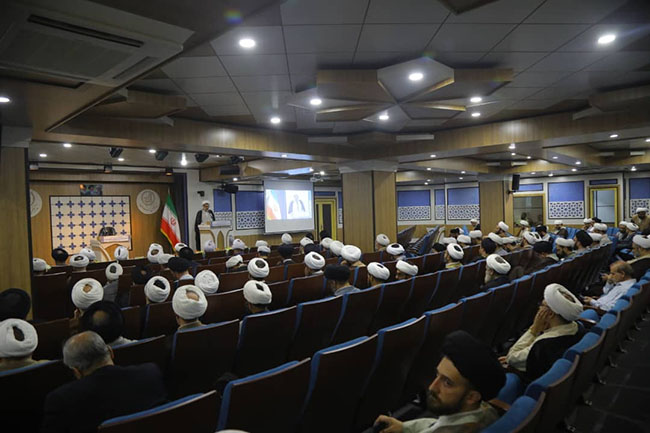 تجلیل از اساتید مجتمع آموزشی پژوهشی ائمه اطهار(ع)