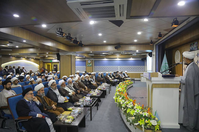 تجلیل از اساتید مجتمع آموزشی پژوهشی ائمه اطهار(ع)