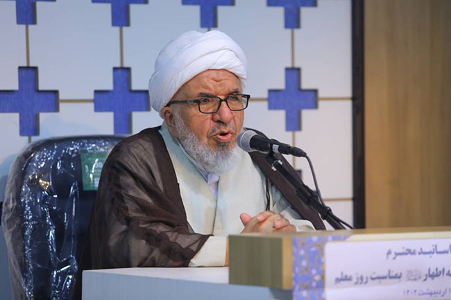 تجلیل از اساتید مجتمع آموزشی پژوهشی ائمه اطهار(ع)