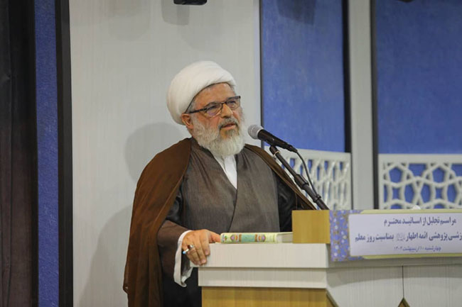 تجلیل از اساتید مجتمع آموزشی پژوهشی ائمه اطهار(ع)