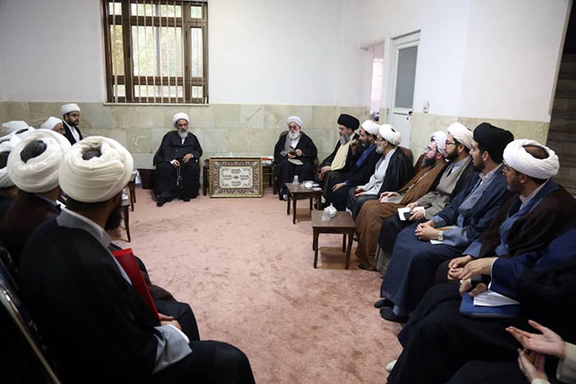 تجلیل از حضرت استاد در روز معلم