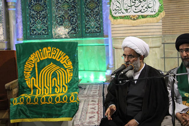 آئین پرچم‌گردانی گنبد حرم امام علی بن موسی الرضا(ع) در مسجد مرکز فقهی ائمه اطهار(ع)