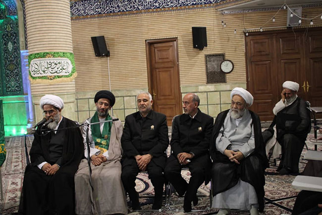 آئین پرچم‌گردانی گنبد حرم امام علی بن موسی الرضا(ع) در مسجد مرکز فقهی ائمه اطهار(ع)