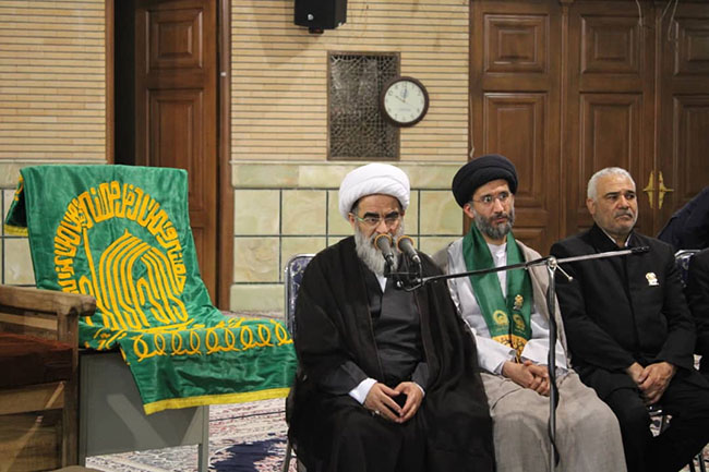 آئین پرچم‌گردانی گنبد حرم امام علی بن موسی الرضا(ع) در مسجد مرکز فقهی ائمه اطهار(ع)