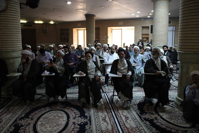 آئین پرچم‌گردانی گنبد حرم امام علی بن موسی الرضا(ع) در مسجد مرکز فقهی ائمه اطهار(ع)