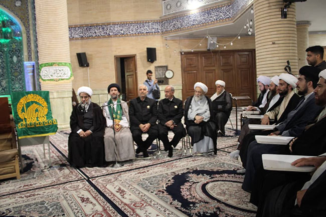 آئین پرچم‌گردانی گنبد حرم امام علی بن موسی الرضا(ع) در مسجد مرکز فقهی ائمه اطهار(ع)