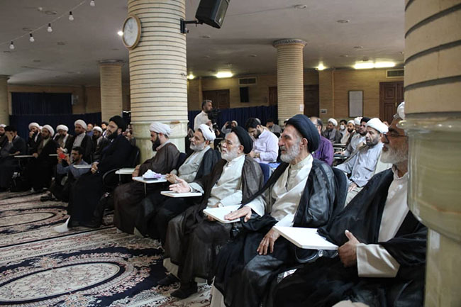 آئین پرچم‌گردانی گنبد حرم امام علی بن موسی الرضا(ع) در مسجد مرکز فقهی ائمه اطهار(ع)