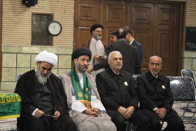 آئین پرچم‌گردانی گنبد حرم امام علی بن موسی الرضا(ع) در مسجد مرکز فقهی ائمه اطهار(ع)