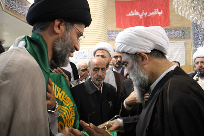 آئین پرچم‌گردانی گنبد حرم امام علی بن موسی الرضا(ع) در مسجد مرکز فقهی ائمه اطهار(ع)