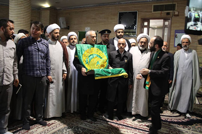 آئین پرچم‌گردانی گنبد حرم امام علی بن موسی الرضا(ع) در مسجد مرکز فقهی ائمه اطهار(ع)