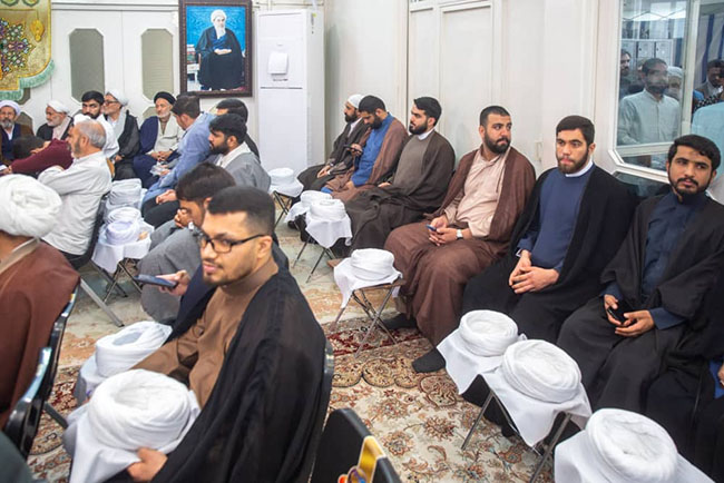 مراسم جشن میلاد با سعادت امام رضا(ع) و آیین عمامه‌گذاری طلاب در حسینیه دفتر آیت‌الله فاضل لنکرانی