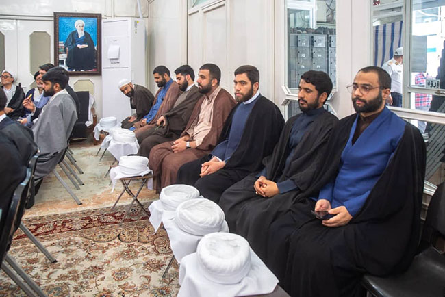 مراسم جشن میلاد با سعادت امام رضا(ع) و آیین عمامه‌گذاری طلاب در حسینیه دفتر آیت‌الله فاضل لنکرانی