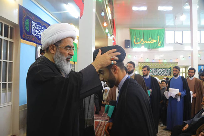 مراسم جشن میلاد با سعادت امام رضا(ع) و آیین عمامه‌گذاری طلاب در حسینیه دفتر آیت‌الله فاضل لنکرانی