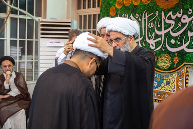 مراسم جشن میلاد با سعادت امام رضا(ع) و آیین عمامه‌گذاری طلاب در حسینیه دفتر آیت‌الله فاضل لنکرانی