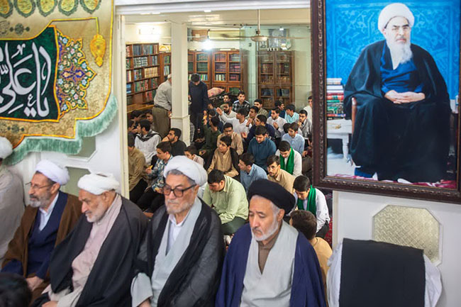 مراسم جشن میلاد با سعادت امام رضا(ع) و آیین عمامه‌گذاری طلاب در حسینیه دفتر آیت‌الله فاضل لنکرانی