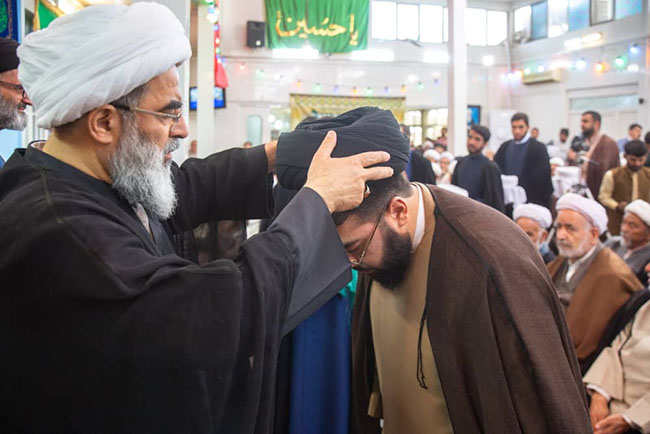 مراسم جشن میلاد با سعادت امام رضا(ع) و آیین عمامه‌گذاری طلاب در حسینیه دفتر آیت‌الله فاضل لنکرانی