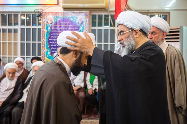 مراسم جشن میلاد با سعادت امام رضا(ع) و آیین عمامه‌گذاری طلاب در حسینیه دفتر آیت‌الله فاضل لنکرانی