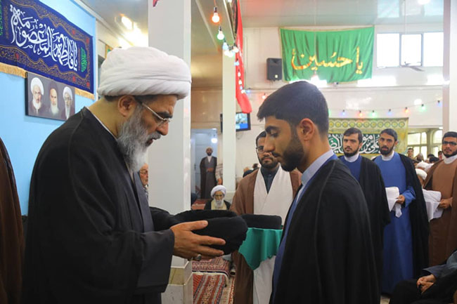 مراسم جشن میلاد با سعادت امام رضا(ع) و آیین عمامه‌گذاری طلاب در حسینیه دفتر آیت‌الله فاضل لنکرانی