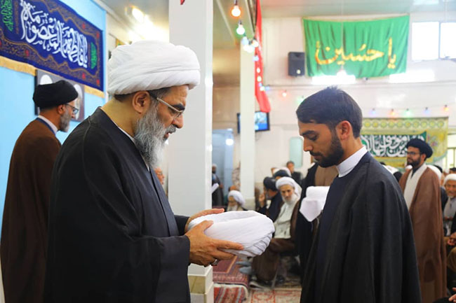مراسم جشن میلاد با سعادت امام رضا(ع) و آیین عمامه‌گذاری طلاب در حسینیه دفتر آیت‌الله فاضل لنکرانی