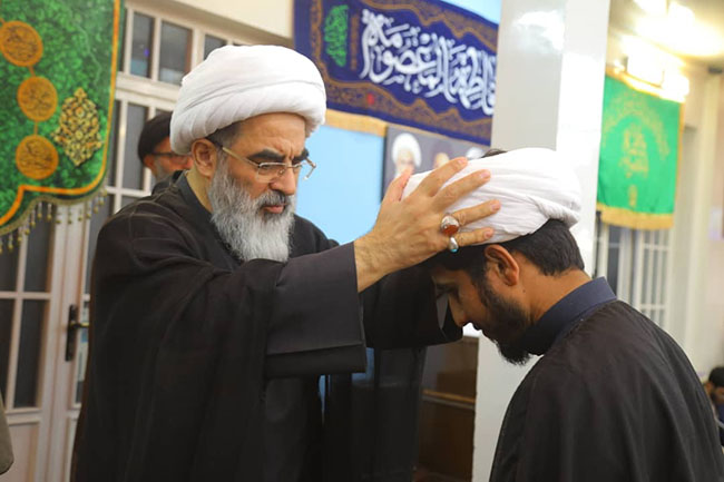 مراسم جشن میلاد با سعادت امام رضا(ع) و آیین عمامه‌گذاری طلاب در حسینیه دفتر آیت‌الله فاضل لنکرانی