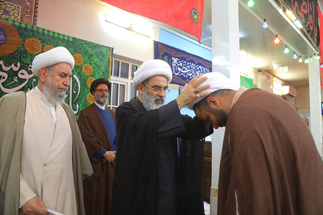 مراسم جشن میلاد با سعادت امام رضا(ع) و آیین عمامه‌گذاری طلاب در حسینیه دفتر آیت‌الله فاضل لنکرانی