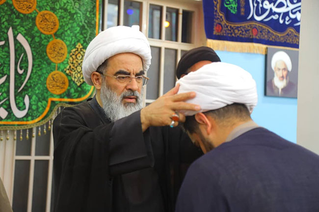 مراسم جشن میلاد با سعادت امام رضا(ع) و آیین عمامه‌گذاری طلاب در حسینیه دفتر آیت‌الله فاضل لنکرانی