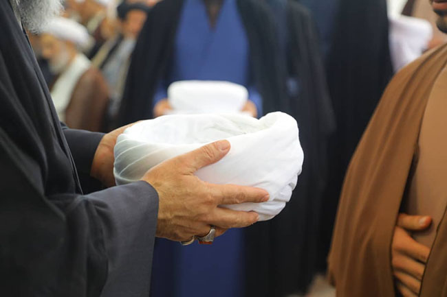 مراسم جشن میلاد با سعادت امام رضا(ع) و آیین عمامه‌گذاری طلاب در حسینیه دفتر آیت‌الله فاضل لنکرانی