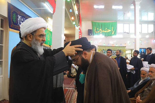 مراسم جشن میلاد با سعادت امام رضا(ع) و آیین عمامه‌گذاری طلاب در حسینیه دفتر آیت‌الله فاضل لنکرانی