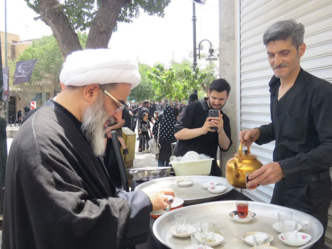 حضور آیت الله فاضل لنکرانی در ایستگاه صلواتی دفتر روز عاشورا